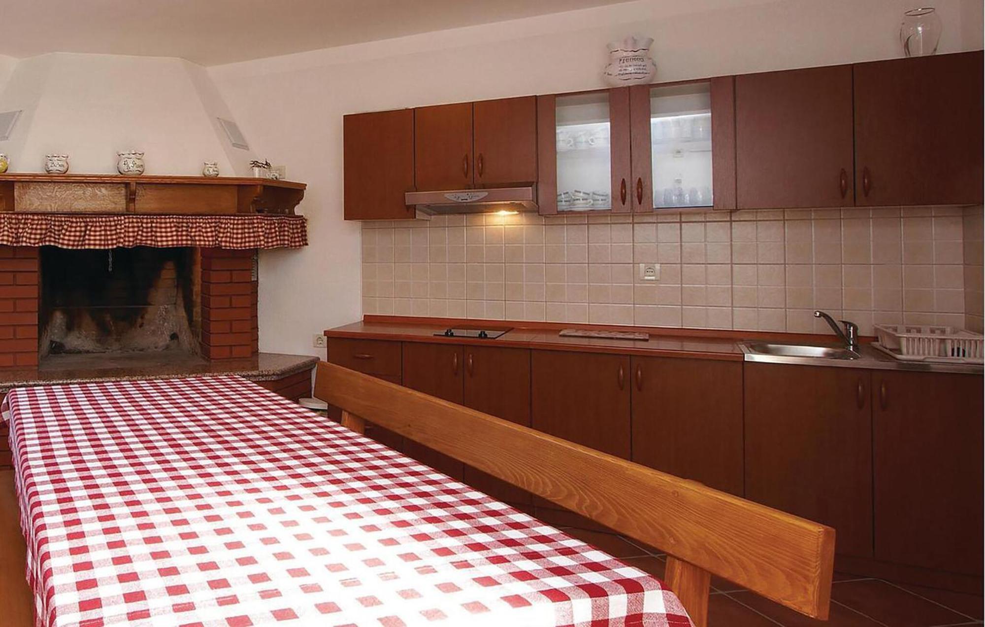 2 Bedroom Awesome Apartment In Plomin Extérieur photo