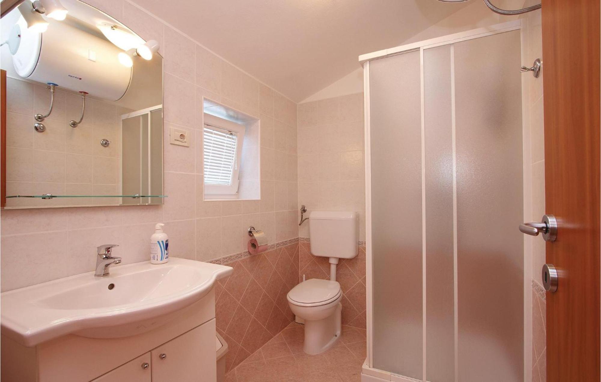2 Bedroom Awesome Apartment In Plomin Extérieur photo