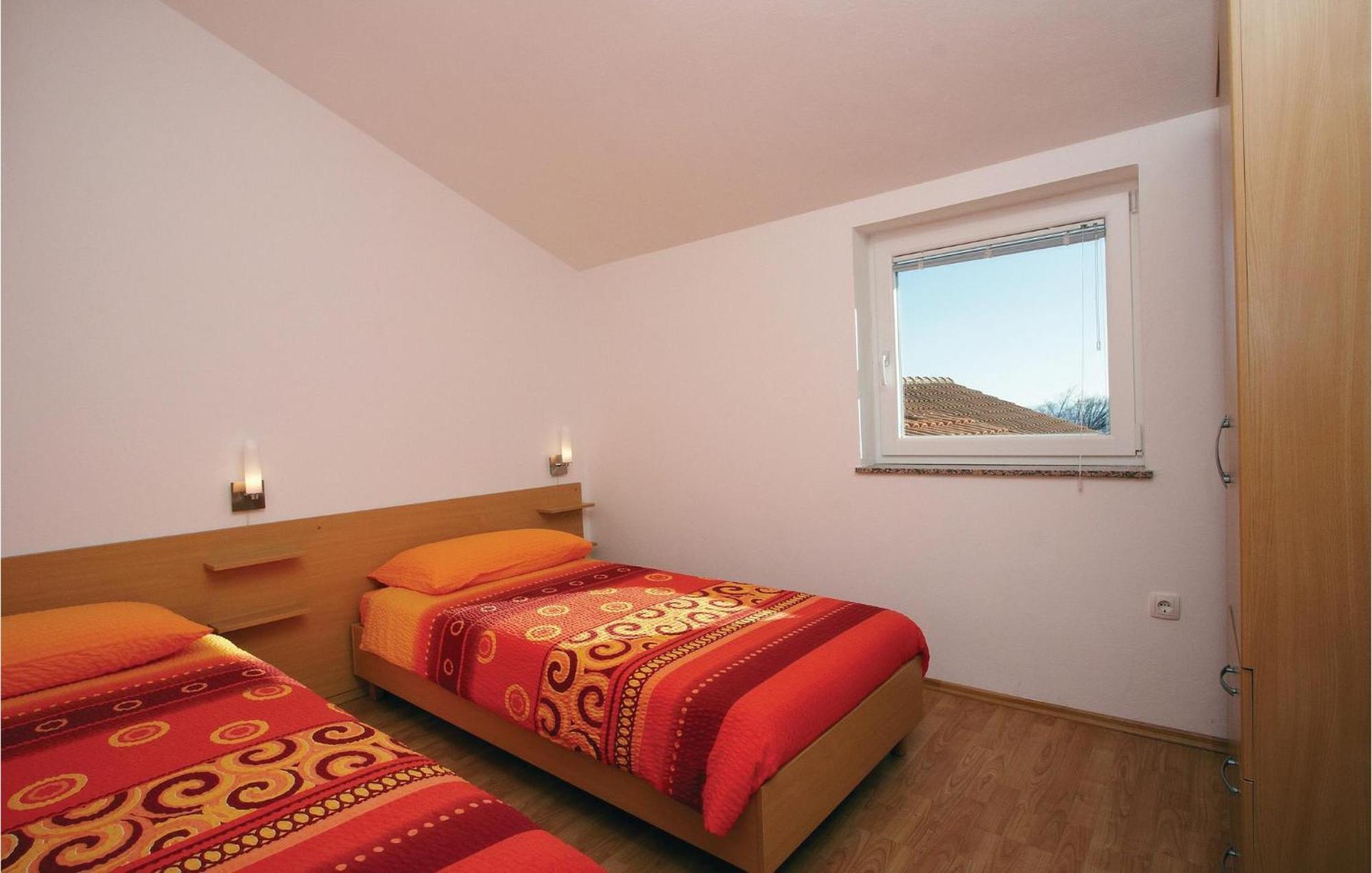 2 Bedroom Awesome Apartment In Plomin Extérieur photo